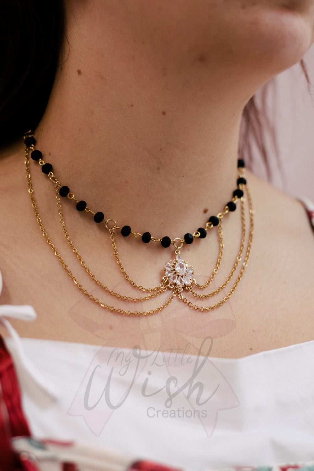 Schwarze Kronleuchter-Halskette