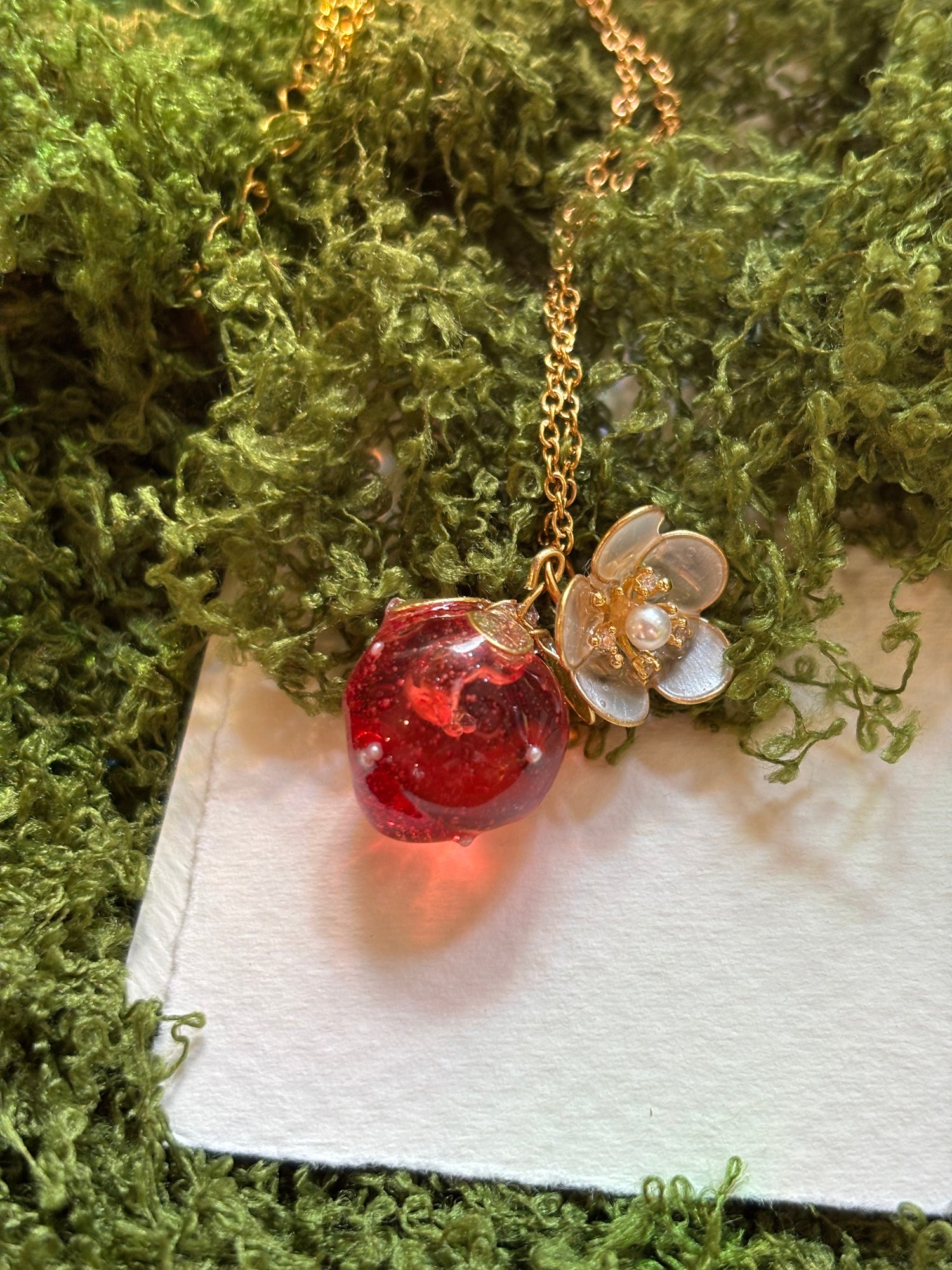 Collana Fragola Fatta a Mano – Cottagecore
