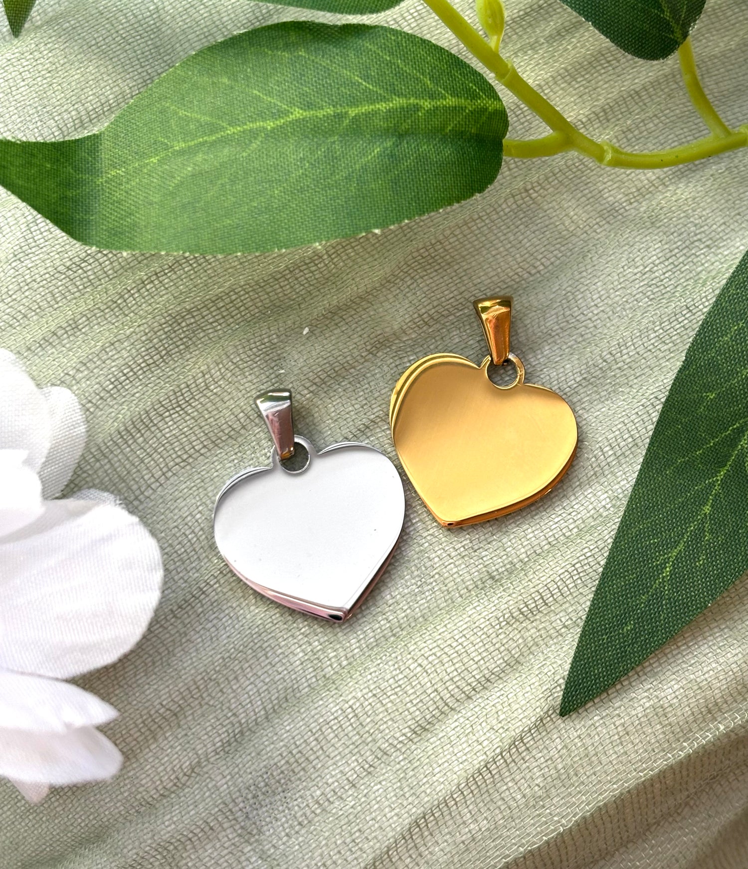 Pendant with engraving 