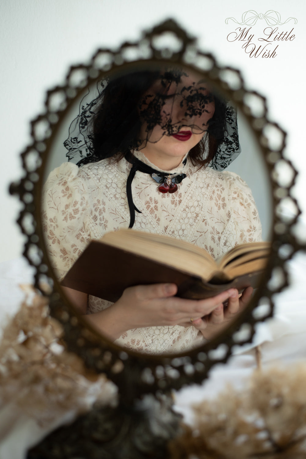 Choker Psiche n°3 - Farfalla nera e rossa